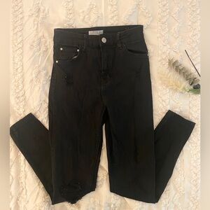 High-rise black ripped women’s jean !